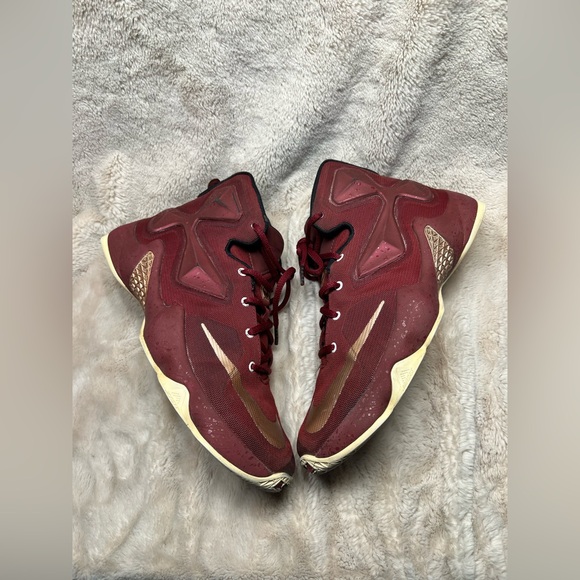 Nike Lebron 13 XIII  Sz 7 Youth Bronze Team Red - Picture 4 of 8